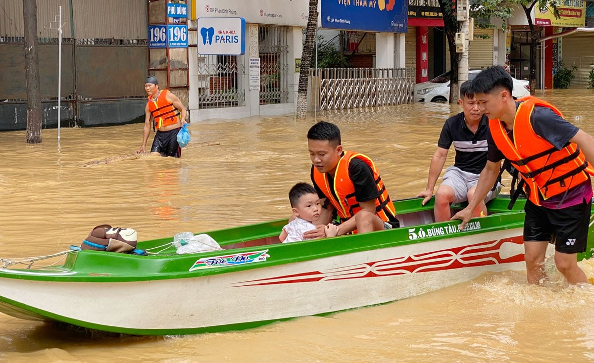 Nguyen Tuan Linh's son was brought to safety.