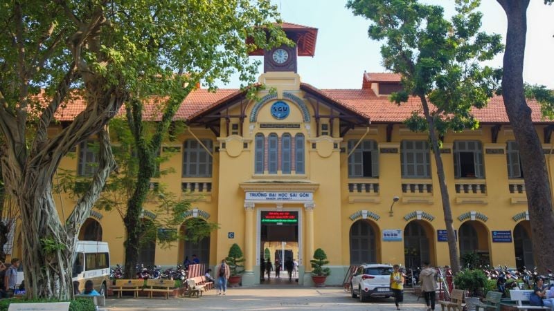 សាកលវិទ្យាល័យ Saigon ។