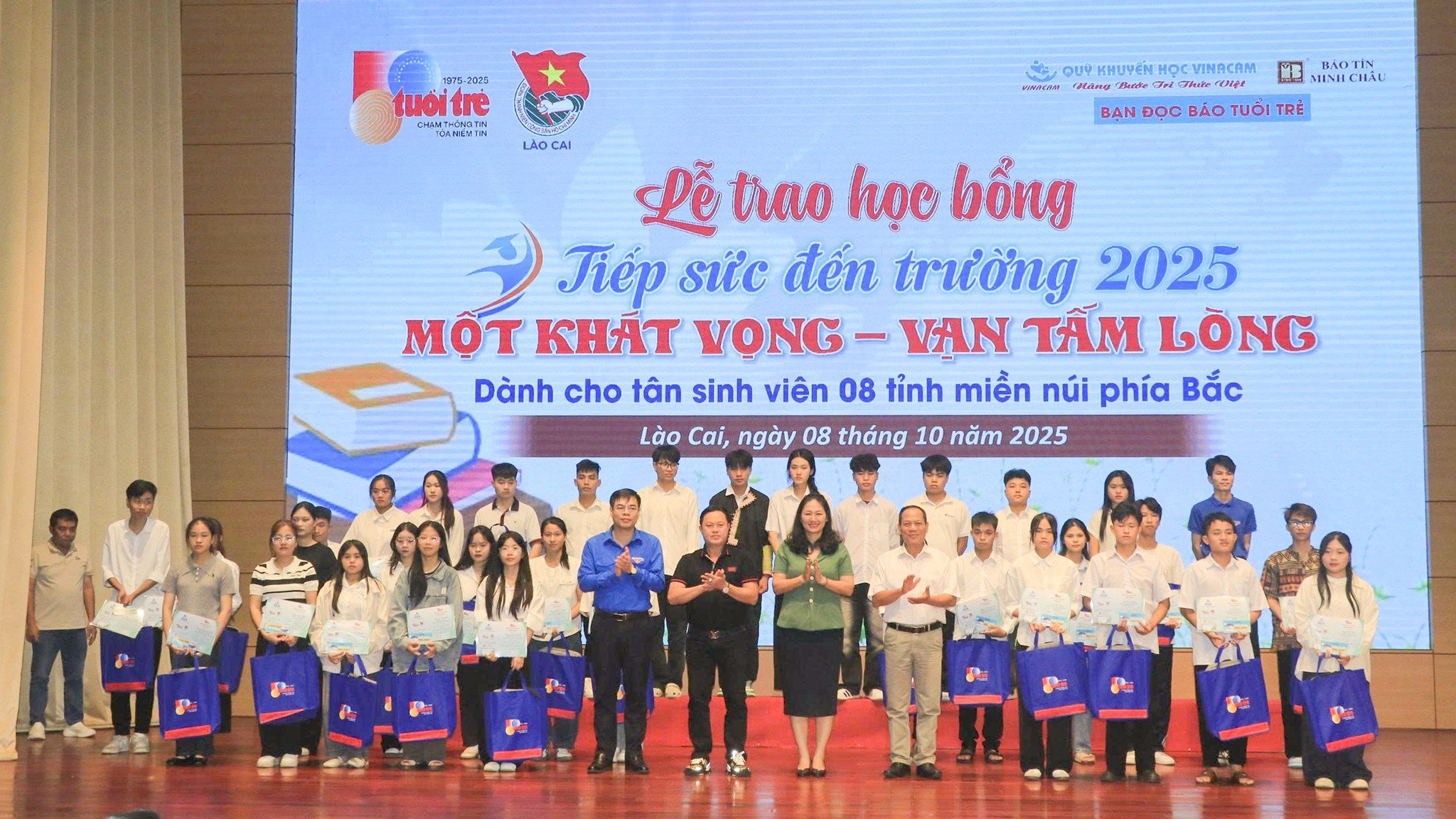 z7094658159104-f26106cbc443b82607629abd3e29d3c8.jpg