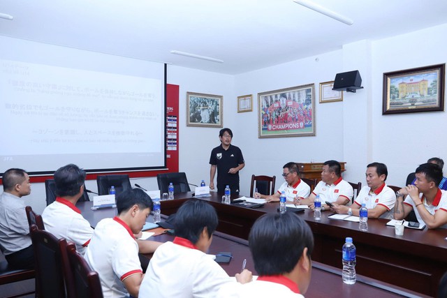 Chuyên gia Nhật Bản: 'Bóng đá Việt Nam rất có tiềm năng phát triển'- Ảnh 1.