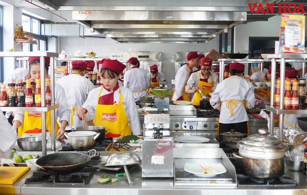 Studenten nehmen am Hue Culinary Ambassador Search Contest teil – Foto 1