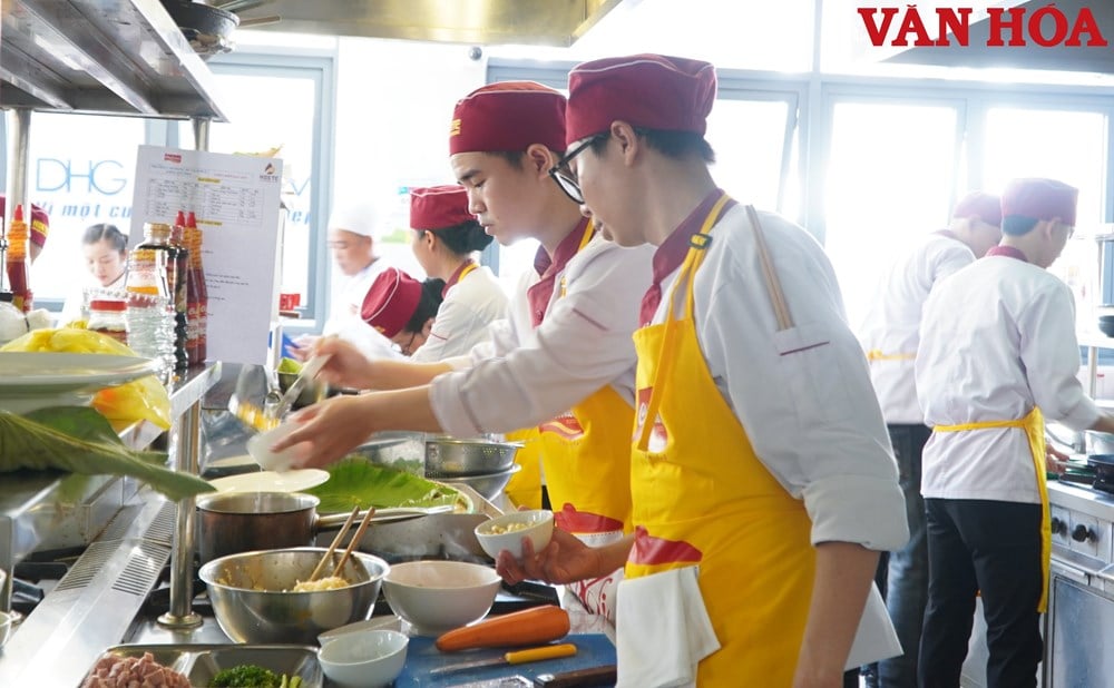 Studenten nehmen am Hue Culinary Ambassador Search Contest teil – Foto 3