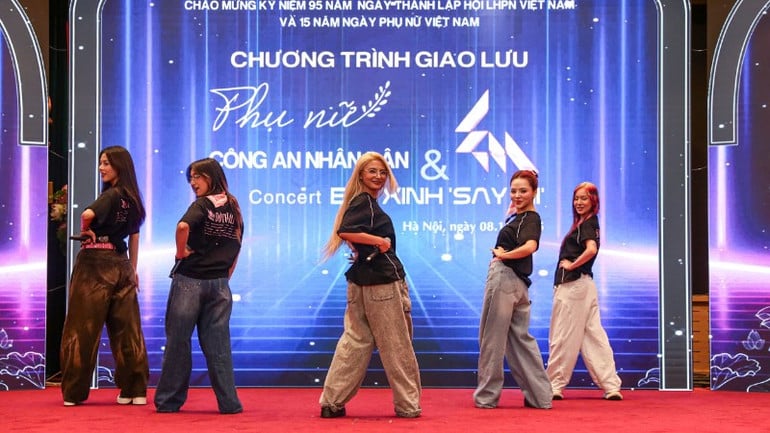 gen-h-z7095910766586-a80219d0271f080a856823c451af29c2-6221.jpg
