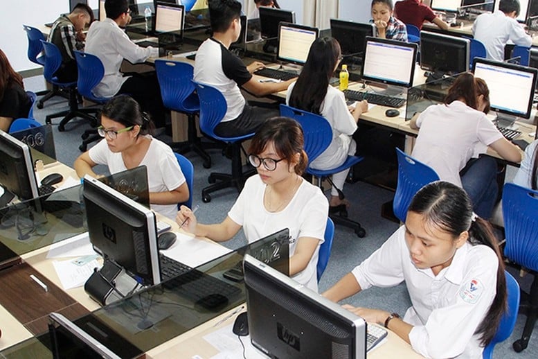 Tăng cường ứng dụng công nghệ thông tin trong toàn bộ quá trình tổ chức thi