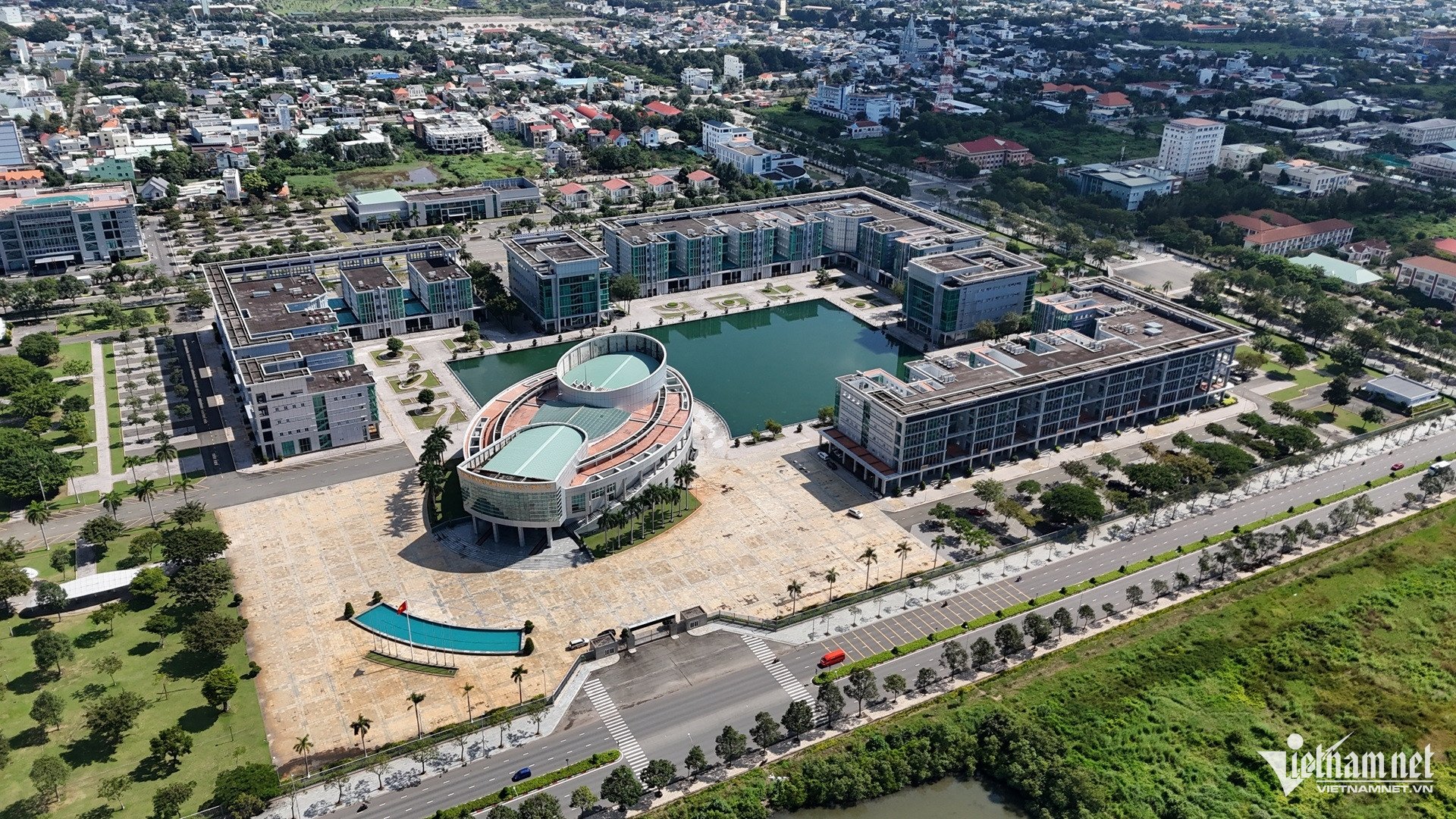 Das Verwaltungszentrum W-Ba Ria Vung Tau soll eine Schule werden.JPG.jpg