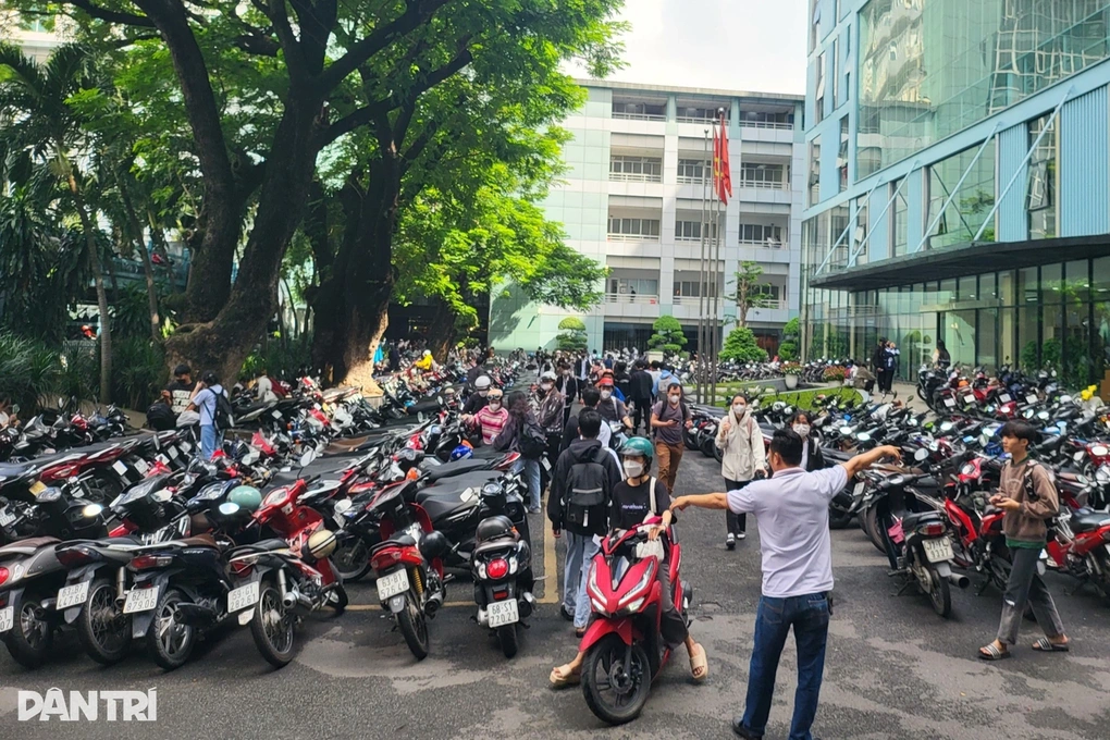 Có nhất thiết phải thu phí giữ xe của học sinh? - 2