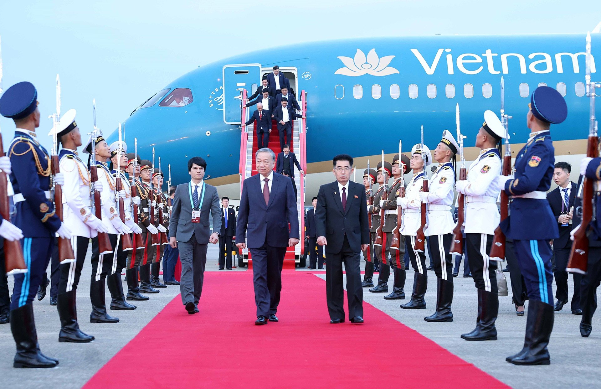 vna_potal_tong_bi_thu_to_lam_den_binh_nhuong_bat_dang_tham_cap_nha_nuoc_toi_trieu_tien__8326322.jpg