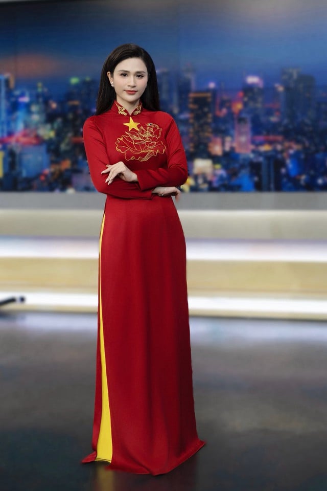 តើឈុតរបស់ពិធីករ Minh Trang នៅទូរទស្សន៍ខុសពីជីវិតពិតយ៉ាងណា? - រូបថត ៣. BTV Minh Trang diện trang phục trên truyền hình và đời thực khác nhau ra sao? - Ảnh 3.