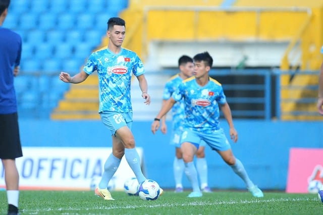 Cờ đến tay Tiến Linh- Ảnh 1.