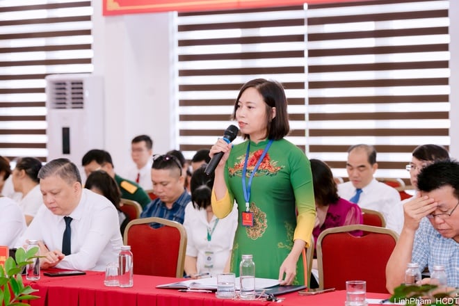 គណៈកម្មាធិការបក្សសង្កាត់ Phuc Loi៖ ជំរុញការស៊ើបការណ៍សម្ងាត់ និងការប្តេជ្ញាចិត្តដើម្បីបំពេញភារកិច្ចយ៉ាងទូលំទូលាយក្នុងឆ្នាំ ២០២៥ - រូបថត ៦. Đảng bộ phường Phúc Lợi: Phát huy trí tuệ, quyết tâm hoàn thành toàn diện nhiệm vụ năm 2025- Ảnh 6.