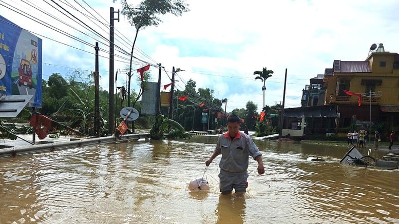 Viettel mengerahkan tentera dan menyediakan perkhidmatan menyelamat maklumat semalaman di Thai Nguyen semasa banjir bersejarah - Foto 2.
