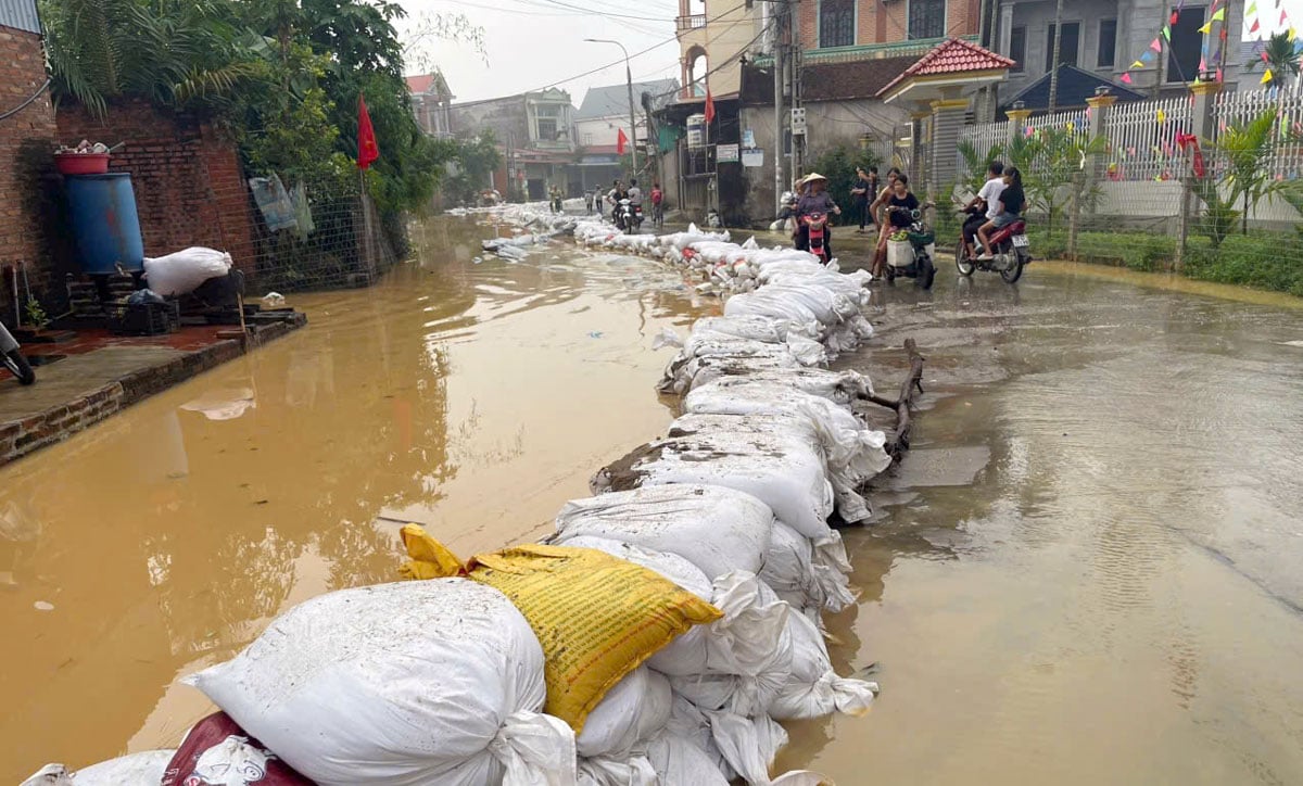 ມາ​ຮອດ​ຕອນ​ເຊົ້າ​ວັນ​ທີ 9 ຕຸ​ລາ​ນີ້, ສ່ວນ​ເຂື່ອນ​ທີ່​ສ່ຽງ​ຕໍ່​ການ​ນ້ຳ​ຖ້ວມ​ໄດ້​ຮັບ​ການ​ເສີມ​ສ້າງ​ຢ່າງ​ປອດ​ໄພ.