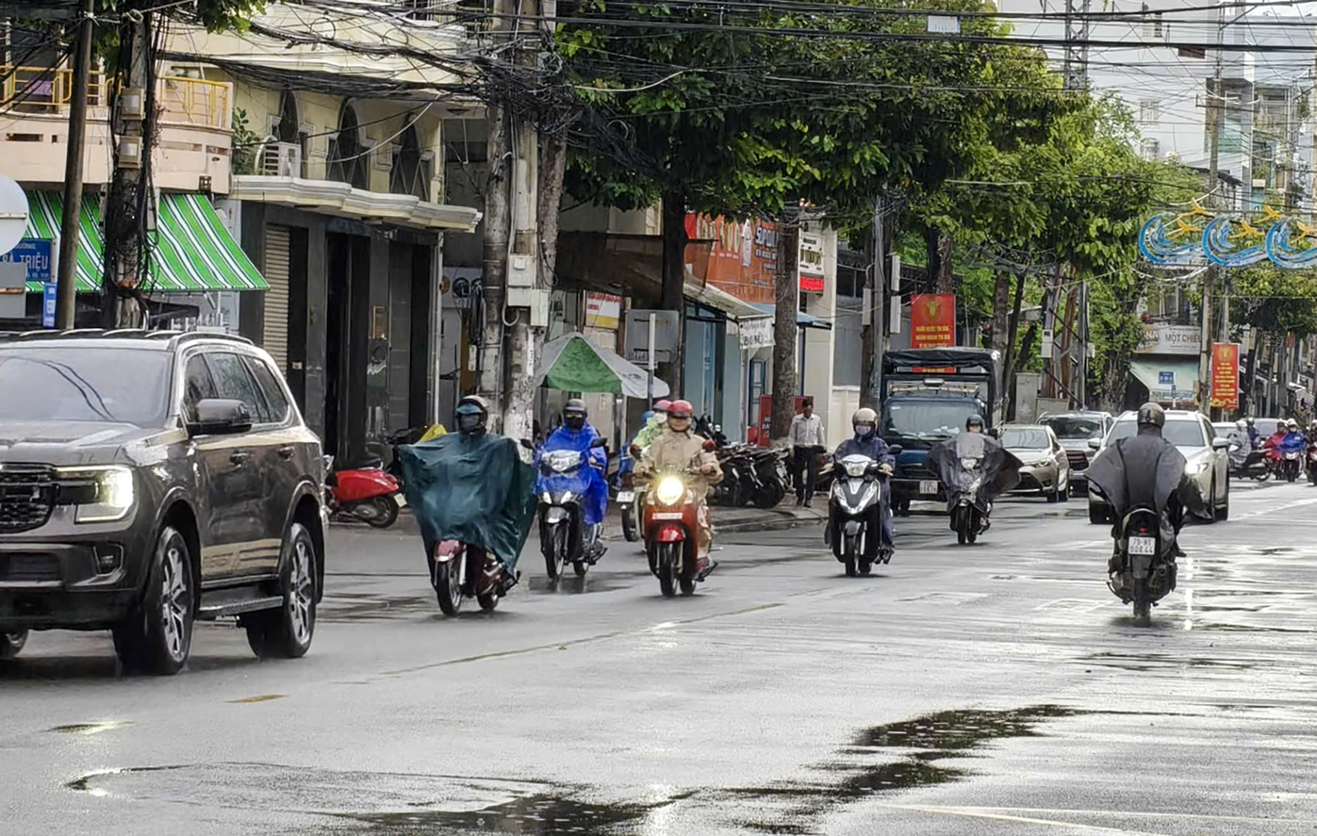 Tay Nha Trang semtinde 9 Ekim sabahı yağmur.