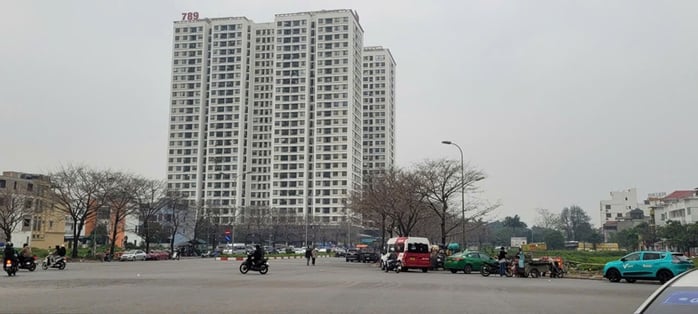 Ceny starych i nowych mieszkań w Hanoi gwałtownie wzrosły w ostatnim czasie. Zdjęcie: THUY LINH Căn hộ cũ và mới ở Hà Nội đều tăng giá chóng mặt thời gian qua Ảnh: THÙY LINH