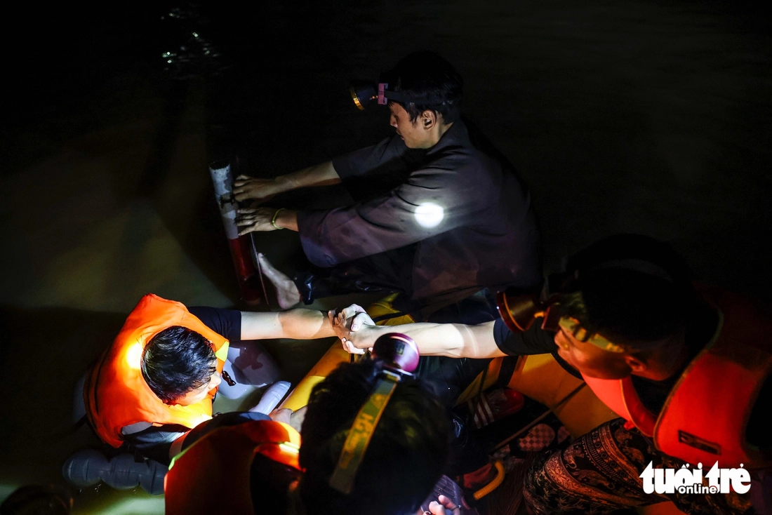 Beispiellose Überschwemmung in Thai Nguyen: 24 Stunden ohne Schlaf, die ganze Nacht, um Menschen zu retten – Foto 24.