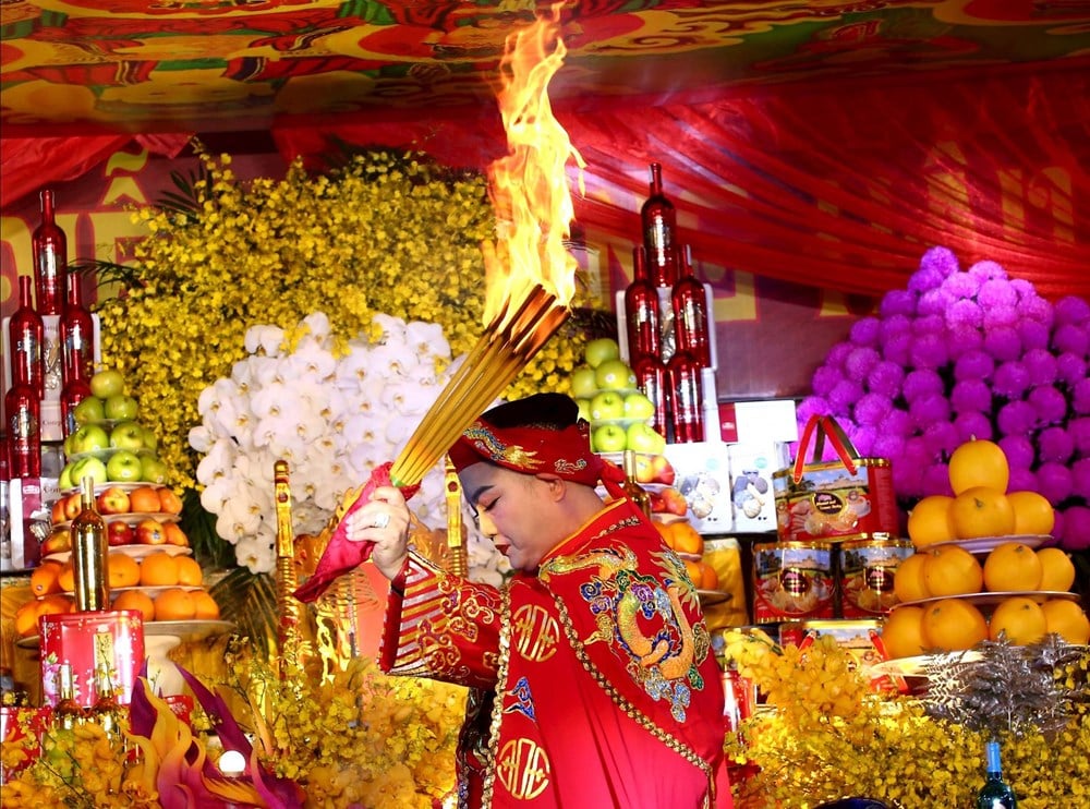 Liên hoan diễn xướng hầu Thánh - điểm nhấn của Lễ hội mùa thu Côn Sơn - Kiếp Bạc - ảnh 3