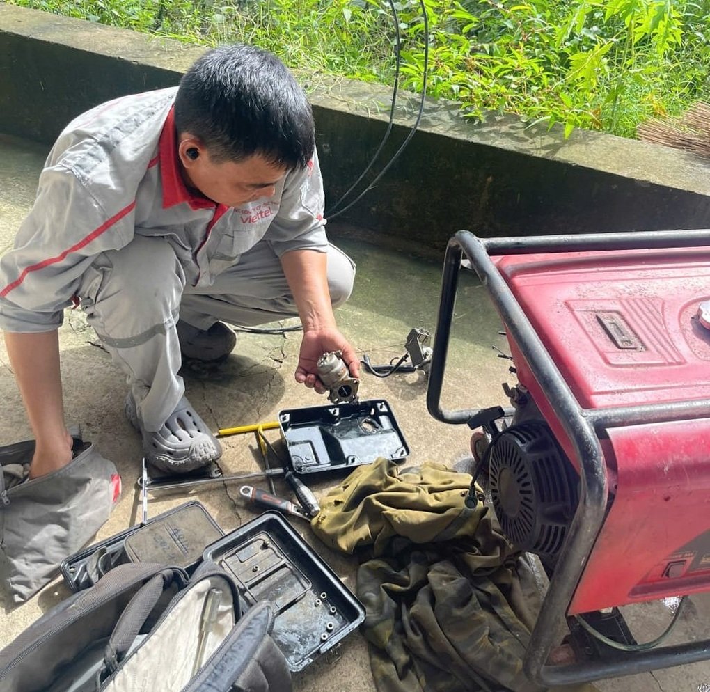 Nhà mạng dồn sức ứng cứu thông tin vùng lũ - 2