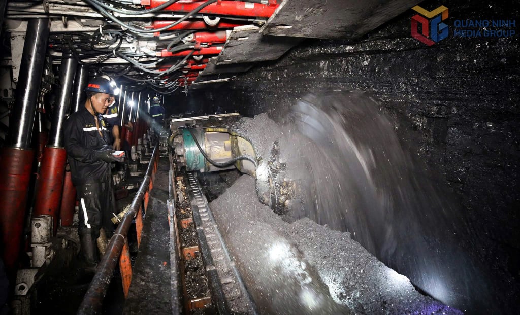 The mechanized furnace at -110 to -100 level of Nam Mau Coal Company is running a trial run, preparing to go into operation.