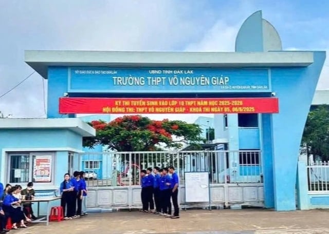 Vụ thầy giáo hành hung đồng nghiệp: Bộ GD-ĐT yêu cầu báo cáo đầy đủ- Ảnh 2. Vụ thầy giáo hành hung đồng nghiệp: Bộ GD-ĐT yêu cầu báo cáo đầy đủ- Ảnh 2.