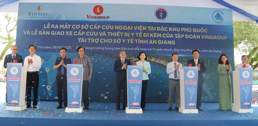 Delegierte bei der Eröffnungszeremonie der Notfalleinrichtung nach internationalem Standard auf Phu Quoc. Foto: NAM KHOI