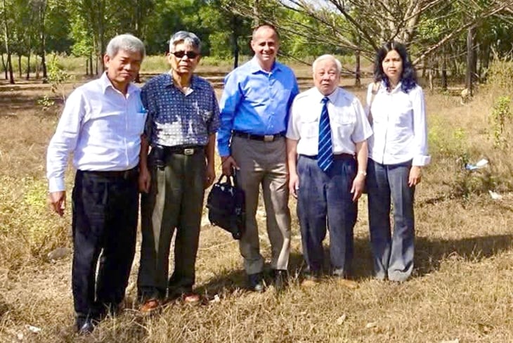 Nobel Hóa học 2025: Từ 'đồ chơi xếp hình' đến vật liệu thế kỷ - Ảnh 3. Nobel Hóa học 2025: Từ 'đồ chơi xếp hình' đến vật liệu thế kỷ - Ảnh 3.