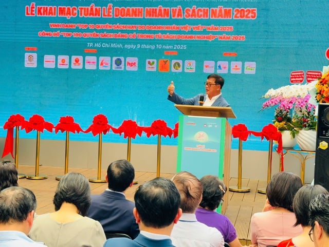 Business- und Buchwoche: Auszeichnung der 10 besten Bücher vietnamesischer Unternehmen – Foto 2. Tuần lễ Doanh nhân và sách: Vinh danh Top 10 sách hay doanh nghiệp Việt- Ảnh 2.