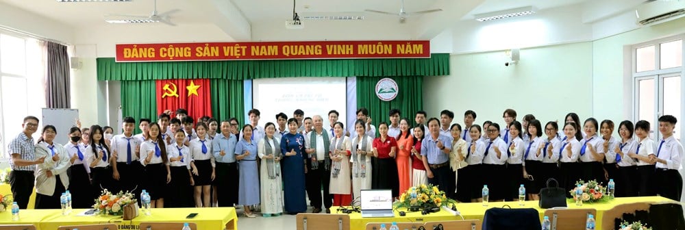 관광 개발에 있어서 돈까따이뚜의 역할에 대해 학생들과 공유 - 사진 5