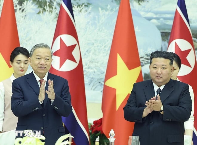 ttxvn-chieu-dai-chao-mung-tong-bi-thu-to-lam-tham-cap-nha-nuoc-toi-trieu-tien-2.jpg