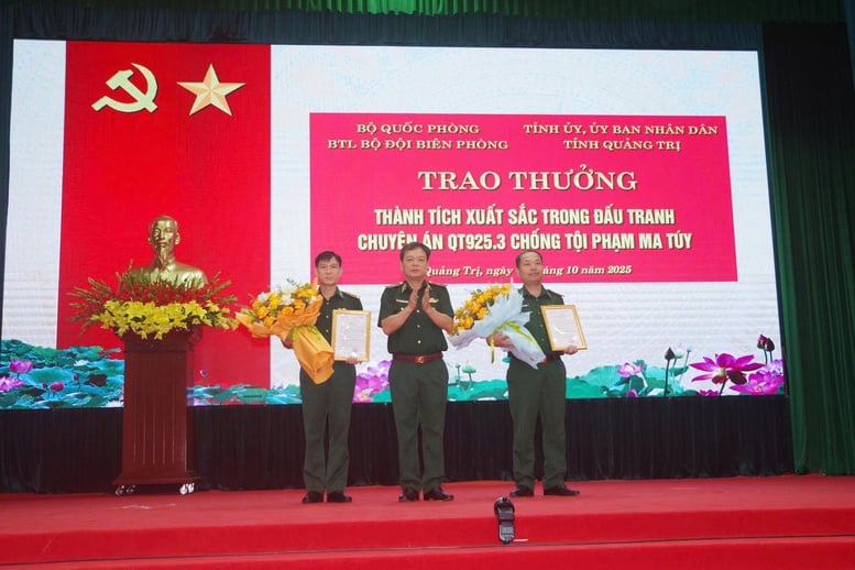 Khen thưởng chuyên án bắt giữ 2 đối tượng, thu giữ 500 kg ma túy tại Quảng Trị- Ảnh 1. Khen thưởng chuyên án bắt giữ 2 đối tượng, thu giữ 500 kg ma túy tại Quảng Trị- Ảnh 1.