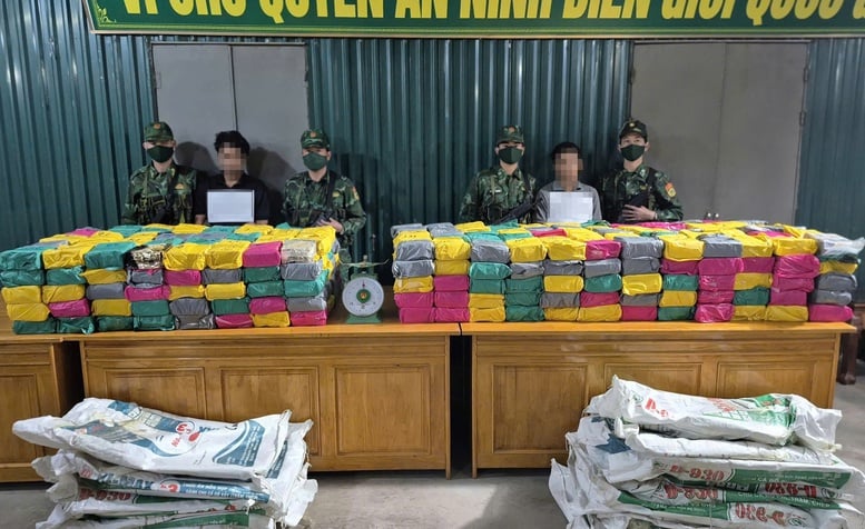 Khen thưởng chuyên án bắt giữ 2 đối tượng, thu giữ 500 kg ma túy tại Quảng Trị- Ảnh 2. Khen thưởng chuyên án bắt giữ 2 đối tượng, thu giữ 500 kg ma túy tại Quảng Trị- Ảnh 2.