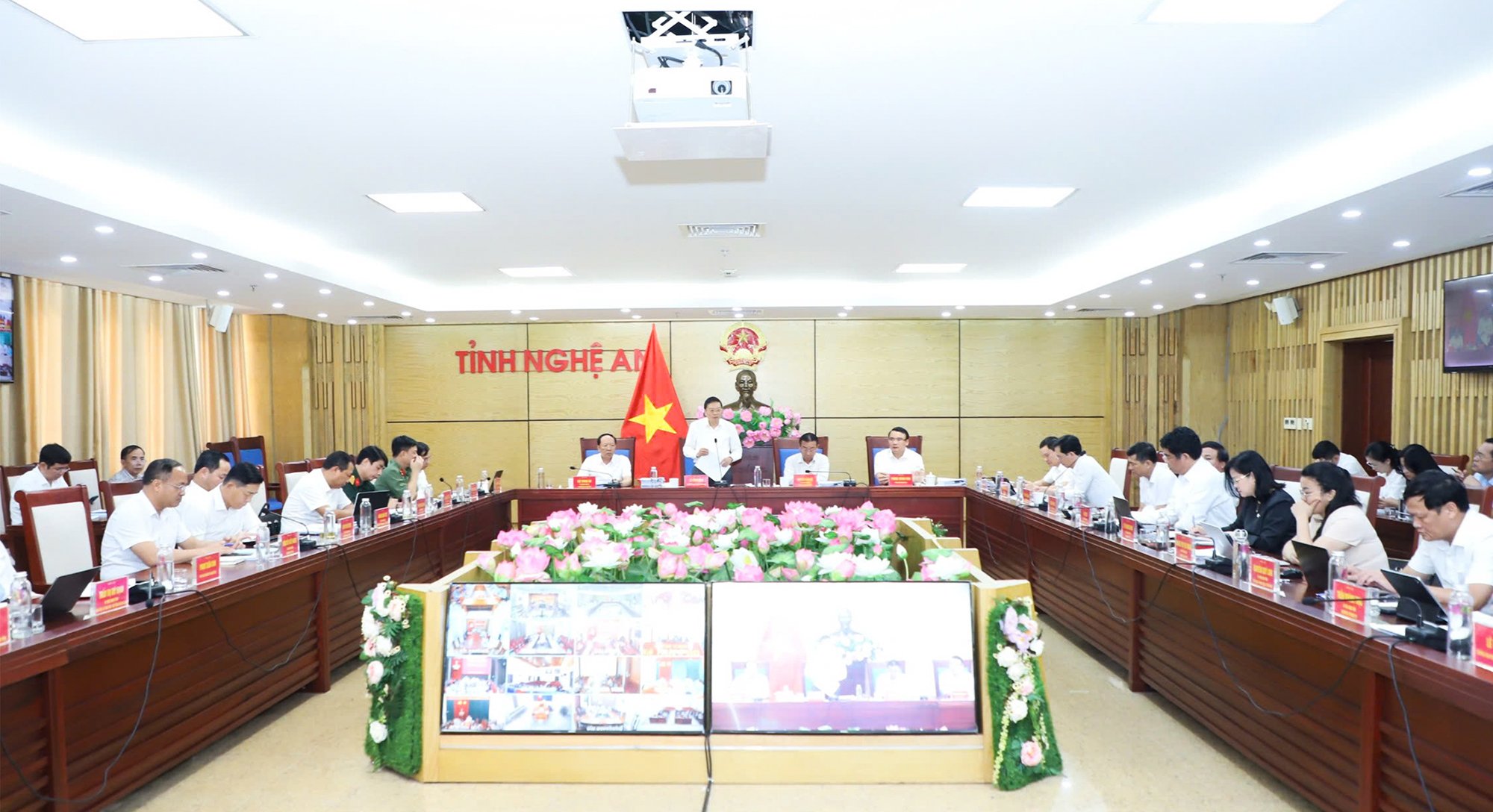 អង់គ្លេស៖ ព័ត៌មាន