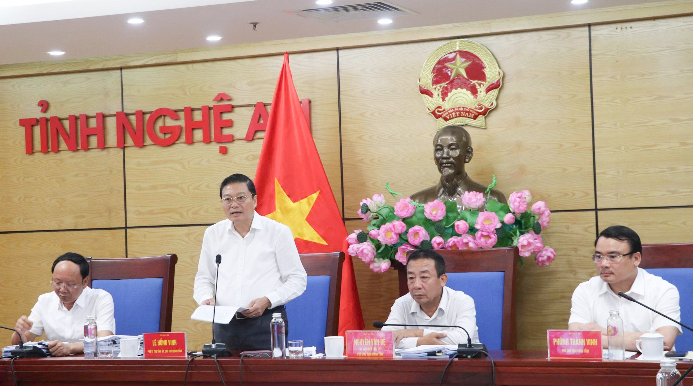 អង់គ្លេស៖ ព័ត៌មាន
