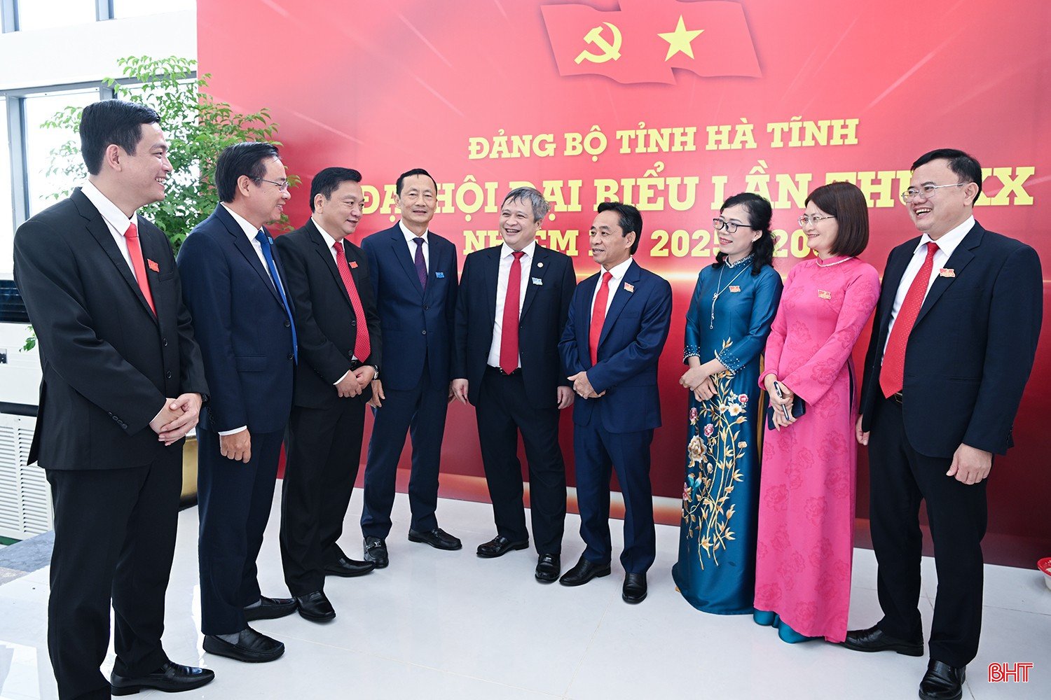 bqbht_br_tro-chuyen-ben-le.jpg