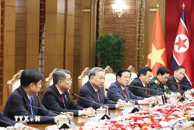 ttxvn-tong-bi-thu-to-lam-hoi-dam-voi-tong-bi-thu-chu-tich-quoc-vu-chdcnd-trieu-tien-kim-jong-un-4.jpg