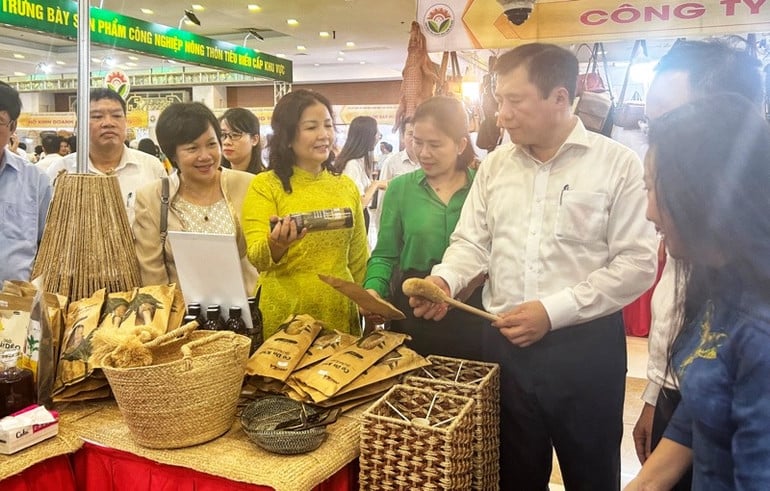 Hội chợ sản phẩm công nghiệp nông thôn tiêu biểu vùng Đông Nam Bộ