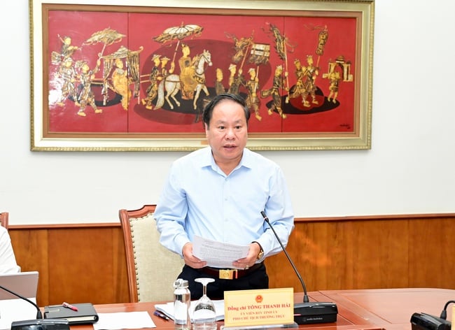 រដ្ឋមន្ត្រី Nguyen Van Hung បានធ្វើការជាមួយថ្នាក់ដឹកនាំខេត្ត Lai Chau អំពីការអភិវឌ្ឍន៍អាជីពវប្បធម៌ក្នុងខេត្ត - រូបថត ៣. Bộ trưởng Nguyễn Văn Hùng làm việc với lãnh đạo tỉnh Lai Châu về phát triển sự nghiệp văn hóa trên địa bàn tỉnh - Ảnh 3.