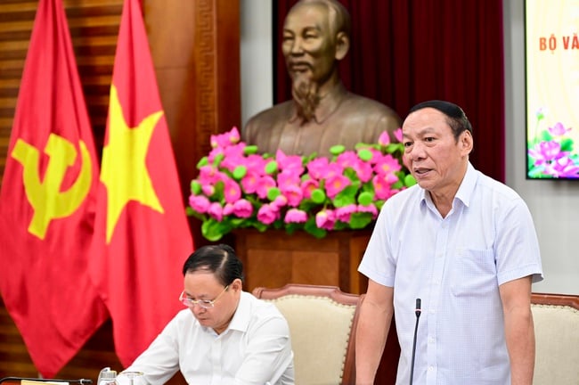 រដ្ឋមន្ត្រី Nguyen Van Hung បានធ្វើការជាមួយថ្នាក់ដឹកនាំខេត្ត Lai Chau អំពីការអភិវឌ្ឍន៍អាជីពវប្បធម៌ក្នុងខេត្ត - រូបថត ៦. Bộ trưởng Nguyễn Văn Hùng làm việc với lãnh đạo tỉnh Lai Châu về phát triển sự nghiệp văn hóa trên địa bàn tỉnh - Ảnh 6.