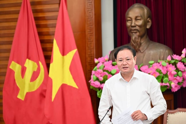 រដ្ឋមន្ត្រី Nguyen Van Hung បានធ្វើការជាមួយថ្នាក់ដឹកនាំខេត្ត Lai Chau អំពីការអភិវឌ្ឍន៍អាជីពវប្បធម៌ក្នុងខេត្ត - រូបថត ៧. Bộ trưởng Nguyễn Văn Hùng làm việc với lãnh đạo tỉnh Lai Châu về phát triển sự nghiệp văn hóa trên địa bàn tỉnh - Ảnh 7.