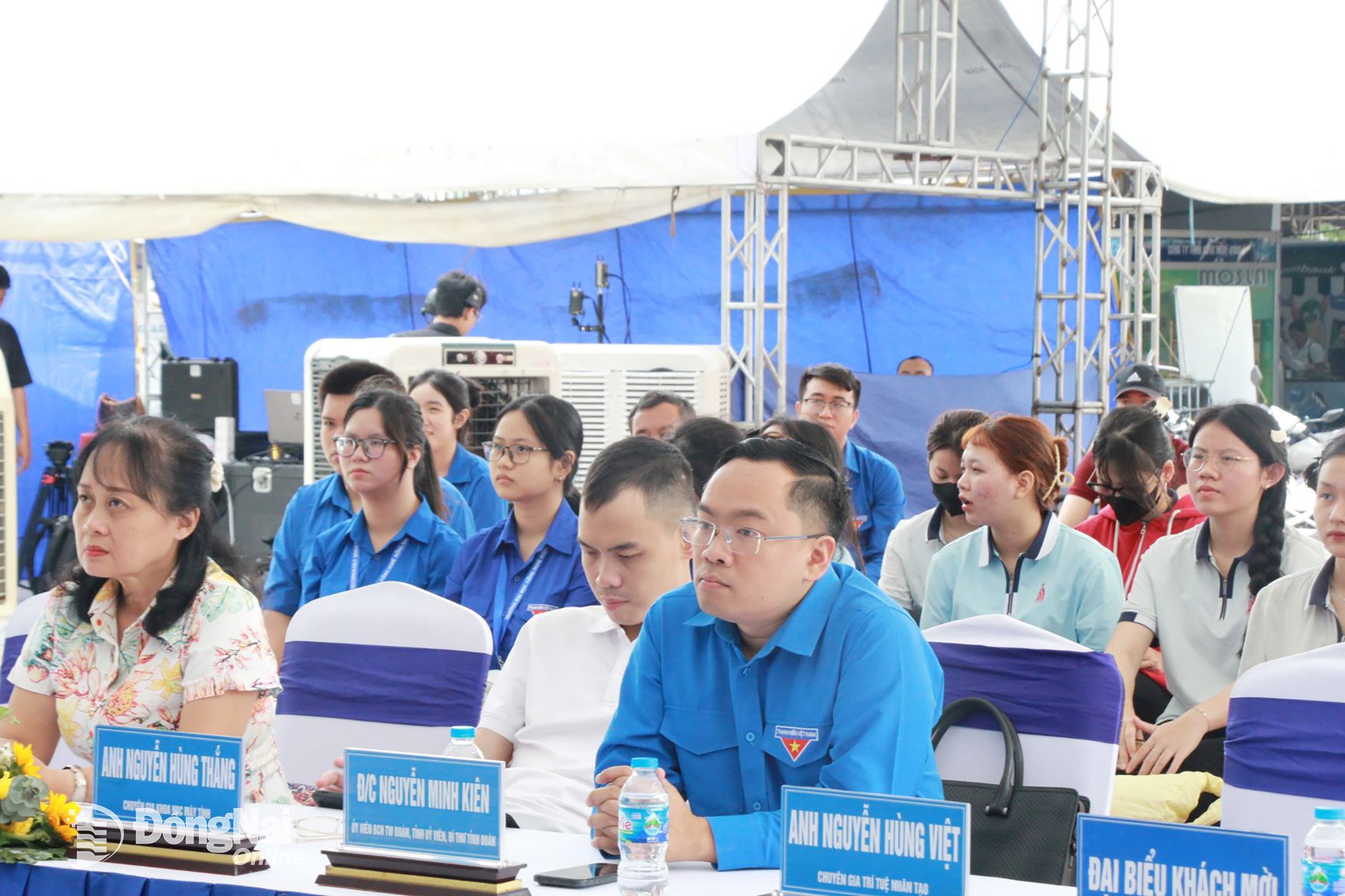 Tỉnh ủy viên, Phó Chủ tịch Ủy ban MTTQ Việt Nam tỉnh, Bí thư Tỉnh đoàn Đồng Nai Nguyễn Minh Kiên cùng cán bộ, đoàn viên, thanh niên tham gia tập huấn. Ảnh: Nga Sơn