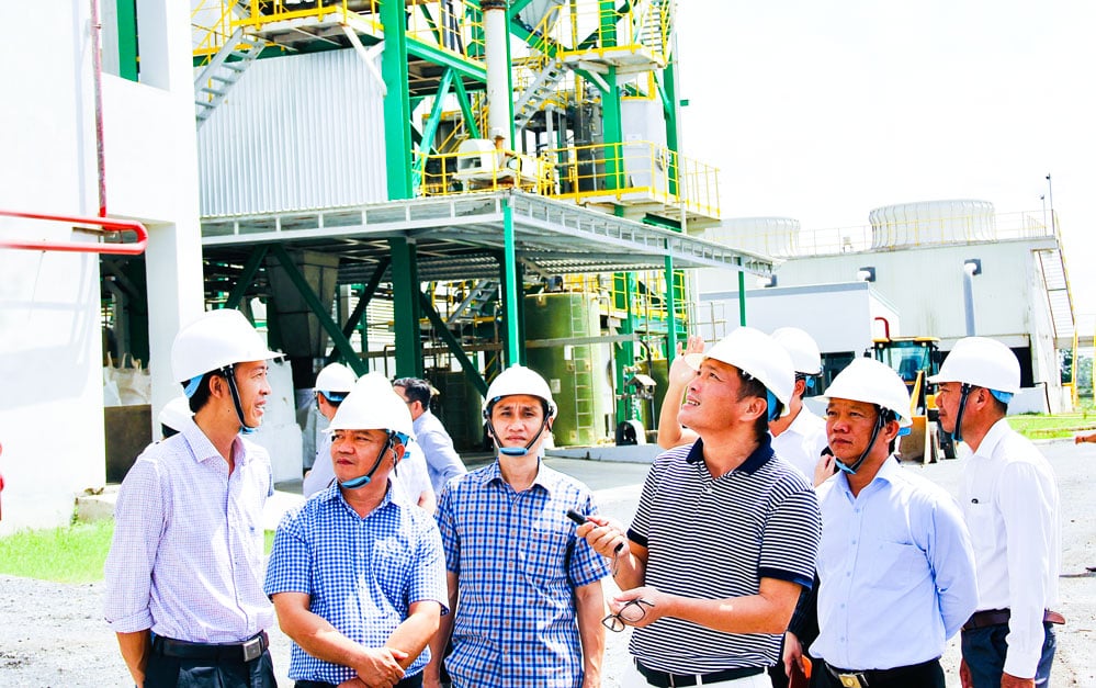 Đoàn tham quan quy trình vận hành và công nghệ Nhà máy điện rác Hậu Giang. 







