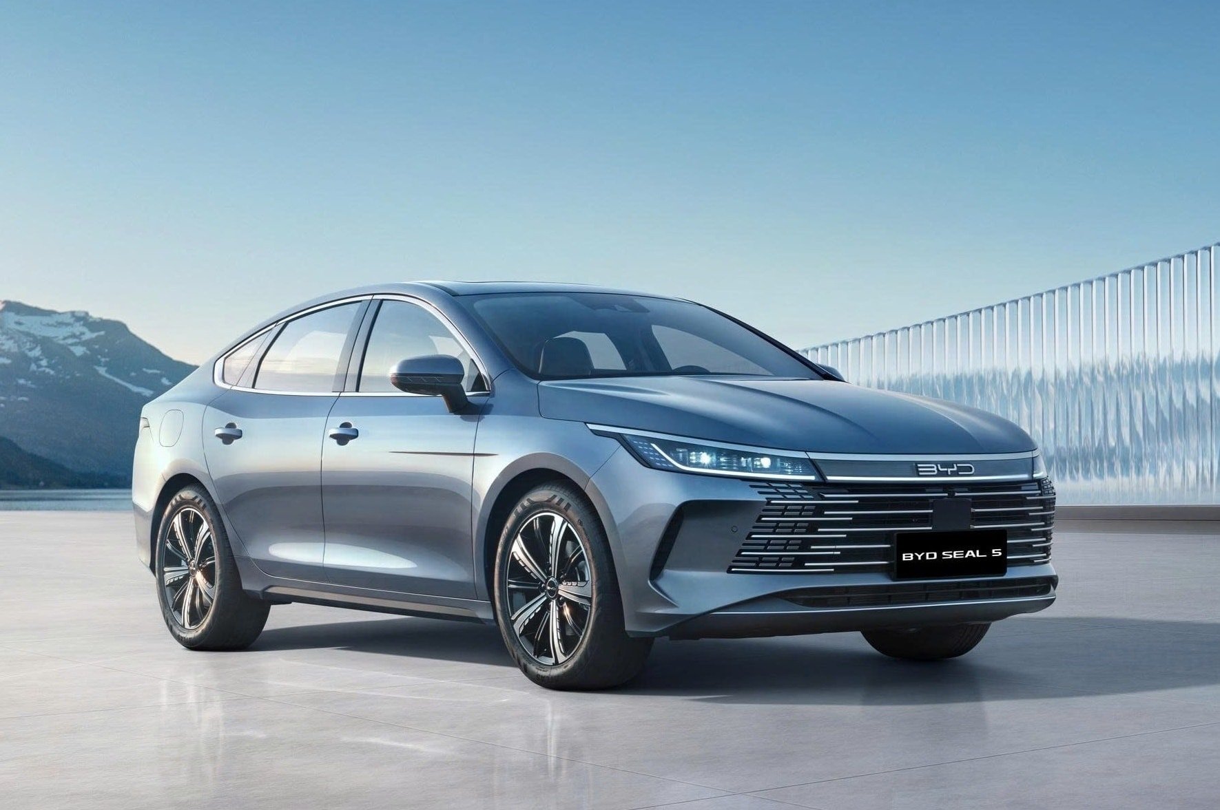 BYD Seal 5 är en sedan i C-storlek som använder DM-i plug-in hybridteknik.