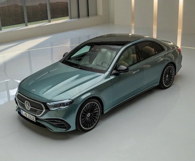 Exteriördesignen av den nya generationen Mercedes-Benz E-klass som snart lanseras i Vietnam.