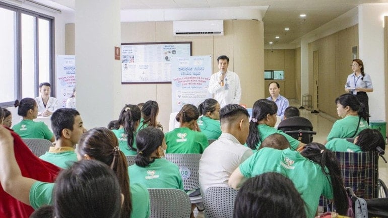 Bác sĩ chuyên khoa II Võ Minh Thành, Giám đốc Bệnh viện Đại học Y Dược Buôn Ma Thuột phát biểu tại chương trình. img-9998-8942.jpg