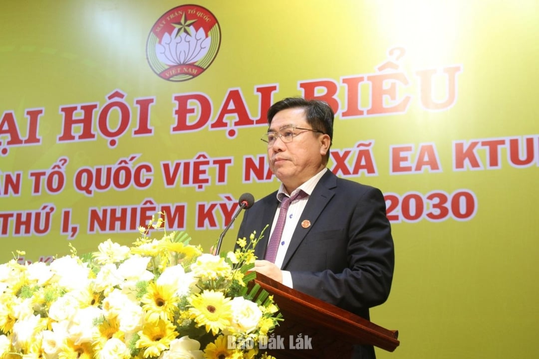 ກຳມະການ​ປະຈຳ​ພັກ​ແຂວງ, ຮອງ​ປະທານ​ຄະນະ​ກຳມະການ​ແນວ​ໂຮມ​ປະ​ເທດ​ຊາດ ຫວຽດນາມ ປະຈຳ​ແຂວງ ​ເຈີ່ນ​ດ້າຍ​ກວາງ ກ່າວ​ຄຳ​ເຫັນ​ທີ່​ກອງ​ປະຊຸມ.