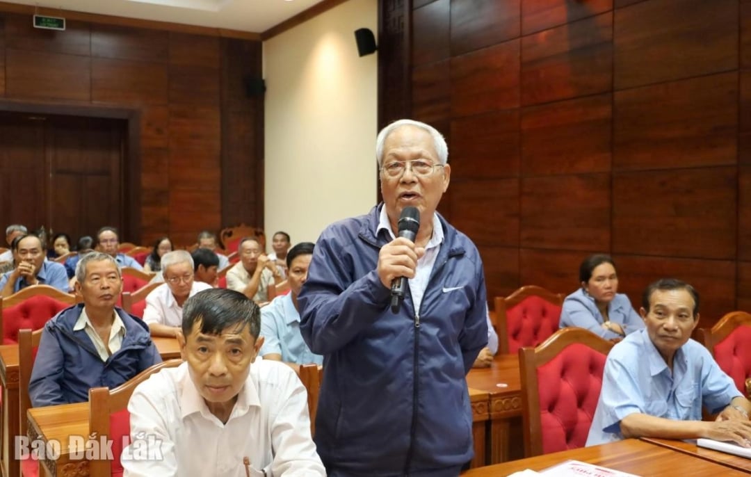 អ្នកបោះឆ្នោតខេត្ត Dak Lak បានសម្តែងមតិ និងអនុសាសន៍ក្នុងជំនួបជាមួយអ្នកបោះឆ្នោតក្រោយសម័យប្រជុំលើកទី៩ នៃរដ្ឋសភានីតិកាលទី១៥។ (រូបភាព​គំនូរ)