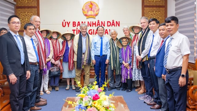 រង្វាន់ណូបែលផ្នែករូបវិទ្យា សាស្ត្រាចារ្យ Serge Haroche៖ សូមឲ្យយុវជនមានគំនិតច្នៃប្រឌិត - រូបថត ២. GS Nobel vật lý Serge Haroche: Hãy để người trẻ tự do sáng tạo- Ảnh 2.