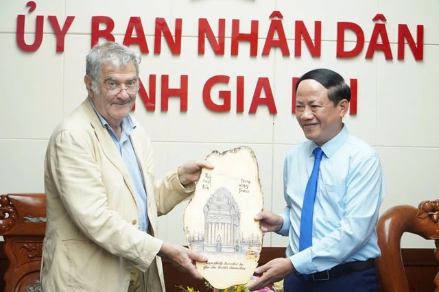 រង្វាន់ណូបែលផ្នែករូបវិទ្យាសាស្រ្តាចារ្យ Serge Haroche៖ អនុញ្ញាតឱ្យយុវជនមានភាពច្នៃប្រឌិតដោយសេរី - រូបថត ៦. GS Nobel vật lý Serge Haroche: Hãy để người trẻ tự do sáng tạo- Ảnh 6.