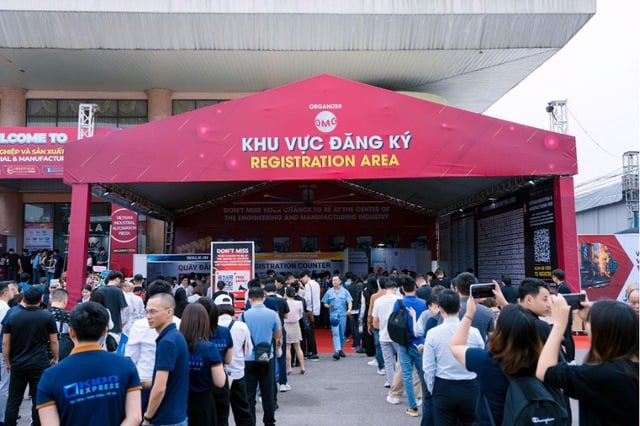 VIMF Bac Ninh 2025: Demonstrasjon av banebrytende teknologi som former Vietnams industrielle fremgang - Bilde 2. VIMF Bắc Ninh 2025: Trình diễn công nghệ đột phá, định hình bước tiến công nghiệp Việt Nam- Ảnh 2.