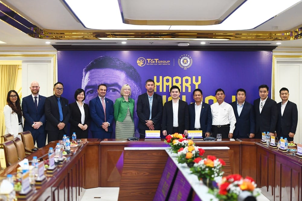 Hanoi Football Club introduces coach Harry Kewell - photo 1