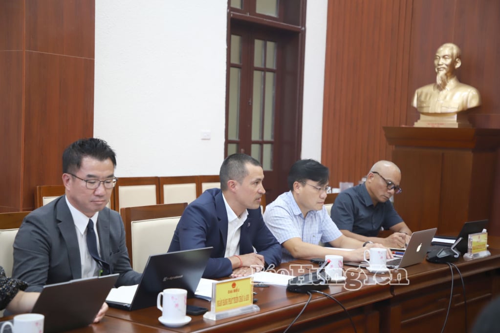 Các đại biểu tham dự buổi làm việc.